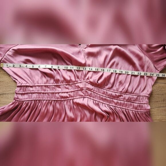 Torrid 3X Pink Satin Blouse Top NWT‎ Plus Size 22/24 Long Sleeve Shirred Waist - Picture 6 of 7